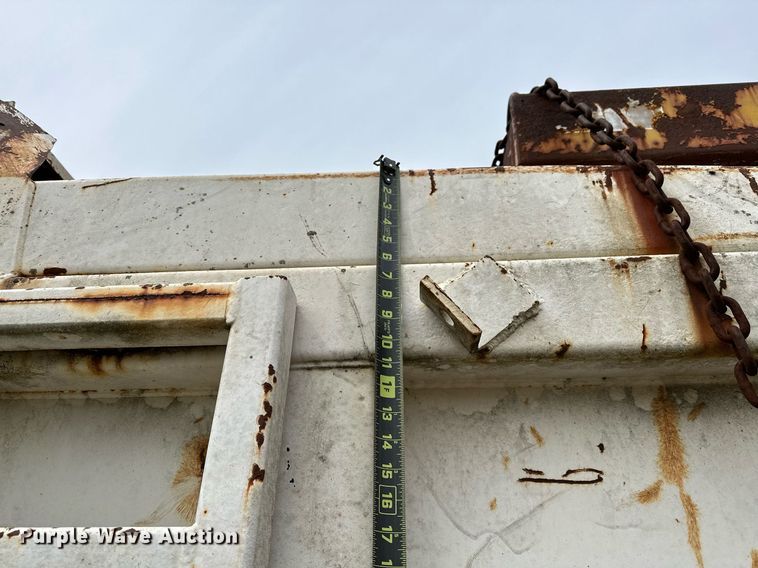 image for item LR9653 1993 Ford FT900  dump truck