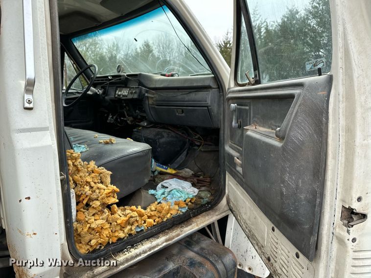 image for item LR9653 1993 Ford FT900  dump truck