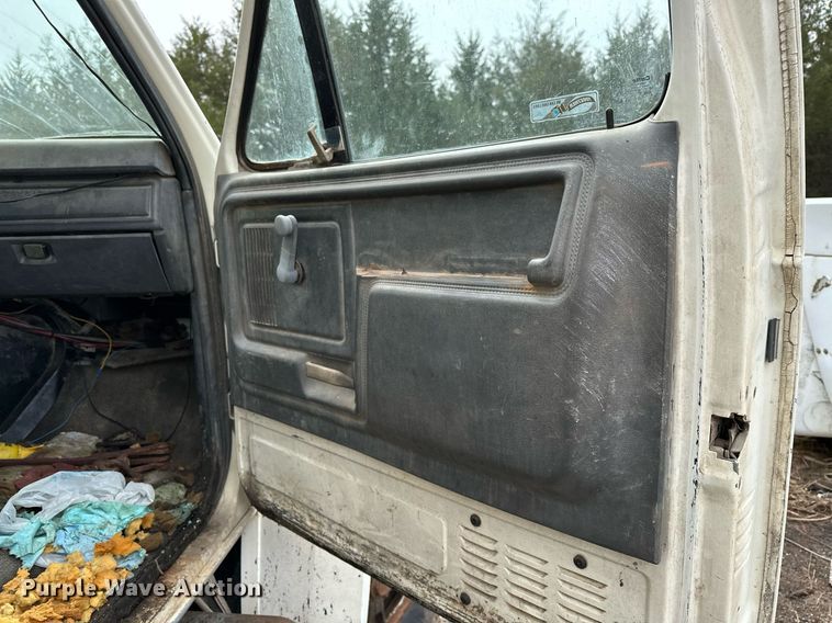image for item LR9653 1993 Ford FT900  dump truck