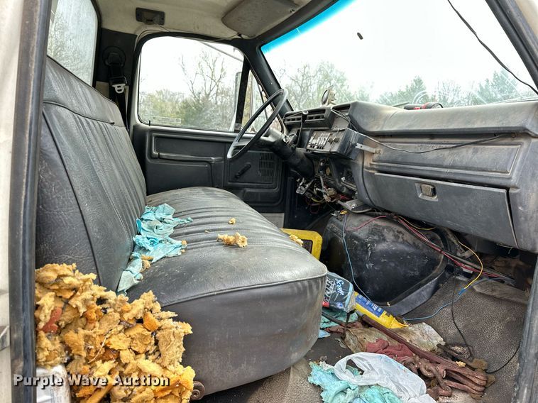 image for item LR9653 1993 Ford FT900  dump truck