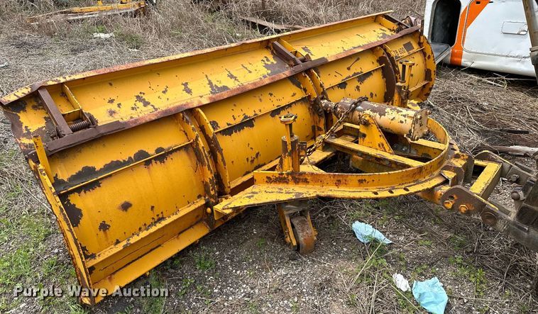 image for item LR9653 1993 Ford FT900  dump truck