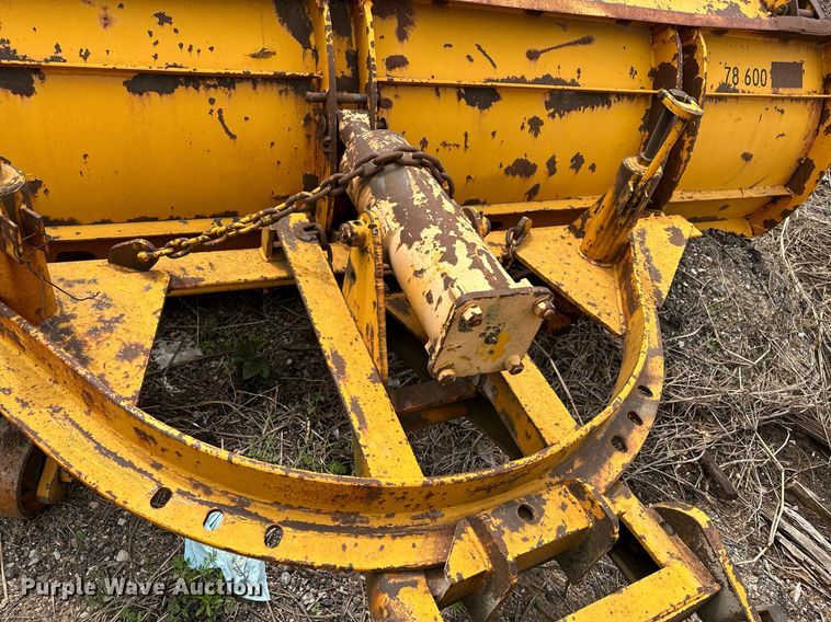 image for item LR9653 1993 Ford FT900  dump truck