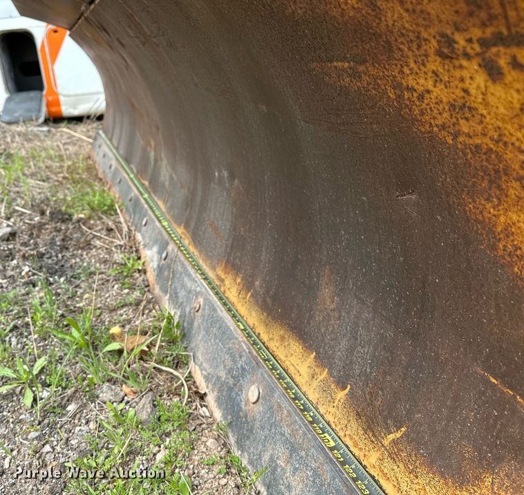 image for item LR9653 1993 Ford FT900  dump truck