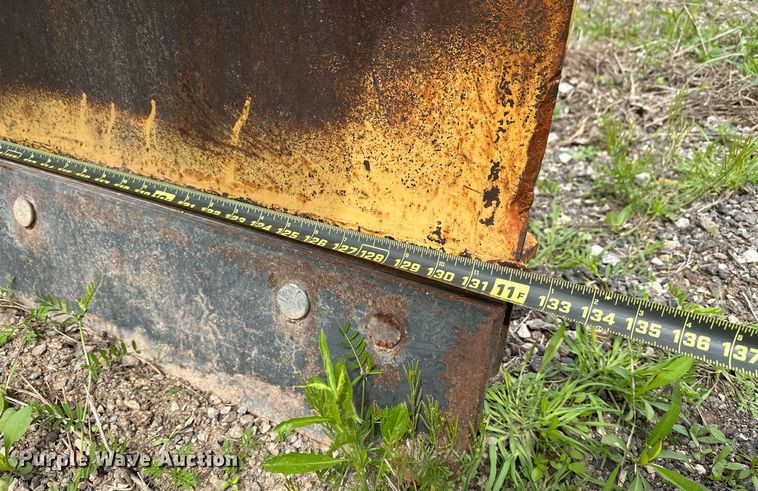 image for item LR9653 1993 Ford FT900  dump truck