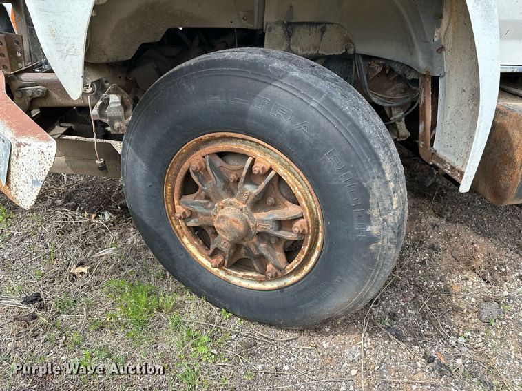 image for item LR9653 1993 Ford FT900  dump truck