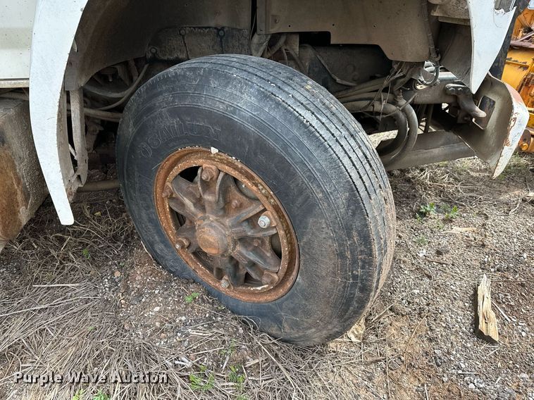 image for item LR9653 1993 Ford FT900  dump truck