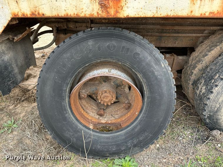 image for item LR9653 1993 Ford FT900  dump truck