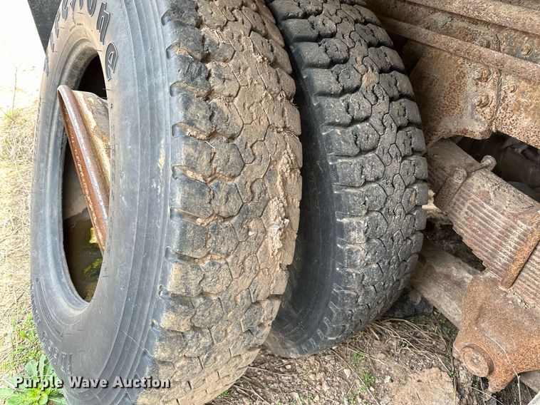 image for item LR9653 1993 Ford FT900  dump truck