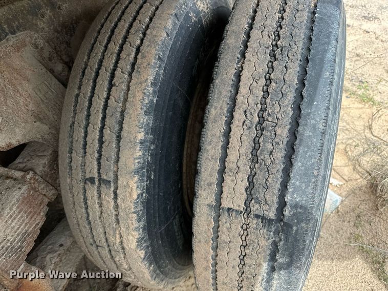 image for item LR9653 1993 Ford FT900  dump truck