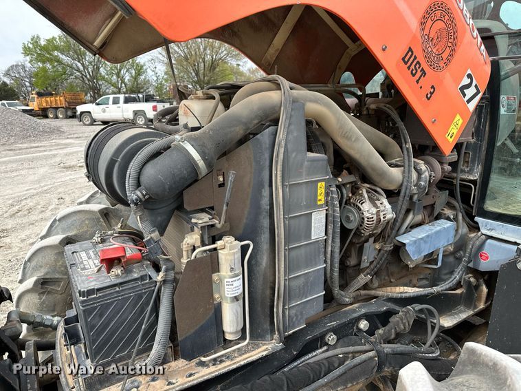 image for item LR9656 Kubota M108S  MFWD tractor