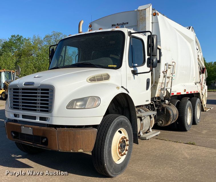 image for item LR9711 2011 Freightliner Business Class M2  refuse truck