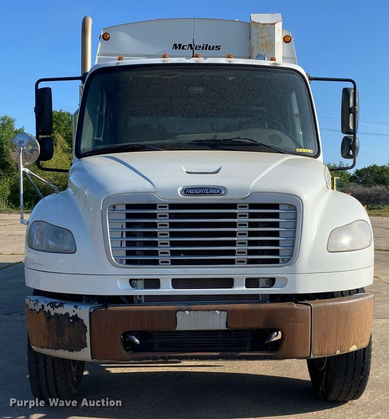 image for item LR9711 2011 Freightliner Business Class M2  refuse truck