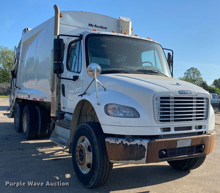 image for item LR9711 2011 Freightliner Business Class M2  refuse truck