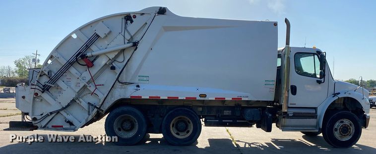 image for item LR9711 2011 Freightliner Business Class M2  refuse truck