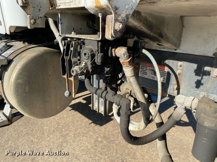 image for item LR9711 2011 Freightliner Business Class M2  refuse truck