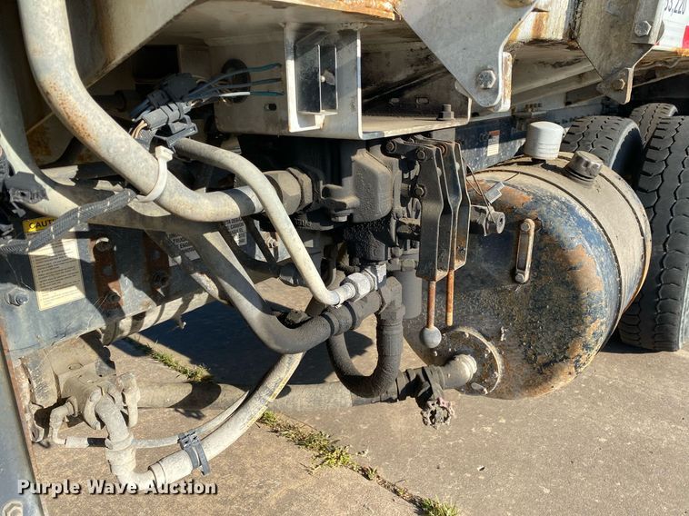 image for item LR9711 2011 Freightliner Business Class M2  refuse truck