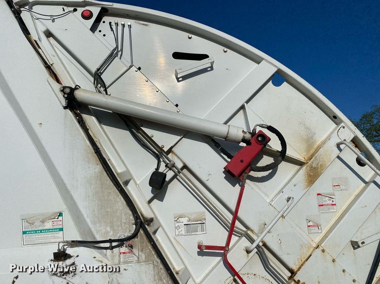 image for item LR9711 2011 Freightliner Business Class M2  refuse truck