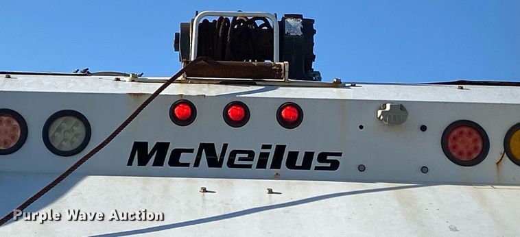 image for item LR9711 2011 Freightliner Business Class M2  refuse truck