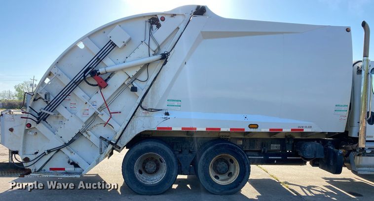 image for item LR9711 2011 Freightliner Business Class M2  refuse truck