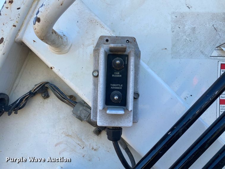 image for item LR9711 2011 Freightliner Business Class M2  refuse truck