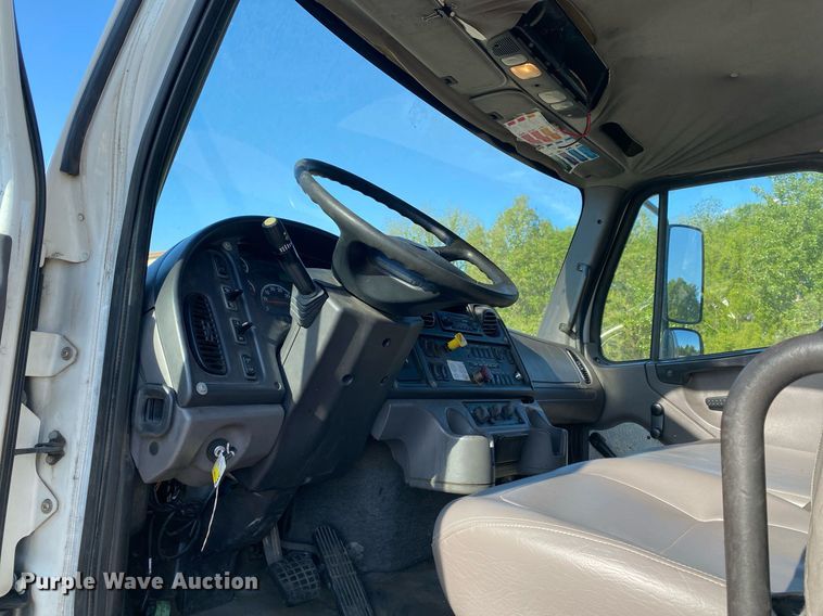 image for item LR9711 2011 Freightliner Business Class M2  refuse truck