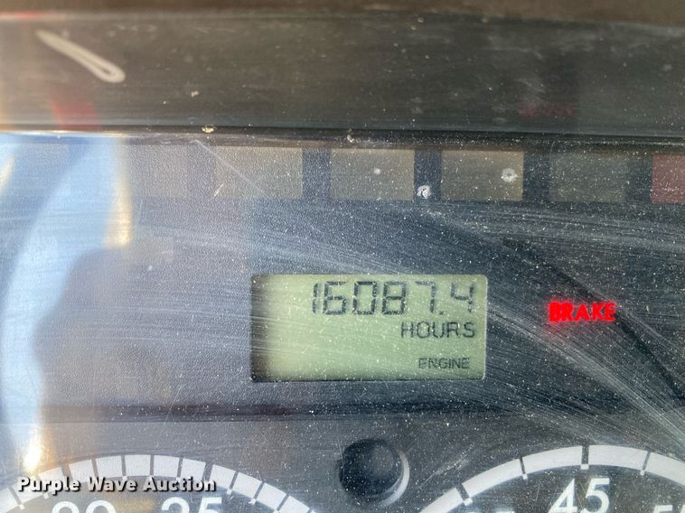 image for item LR9711 2011 Freightliner Business Class M2  refuse truck