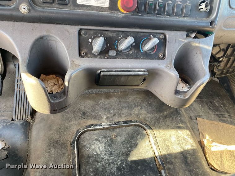 image for item LR9711 2011 Freightliner Business Class M2  refuse truck