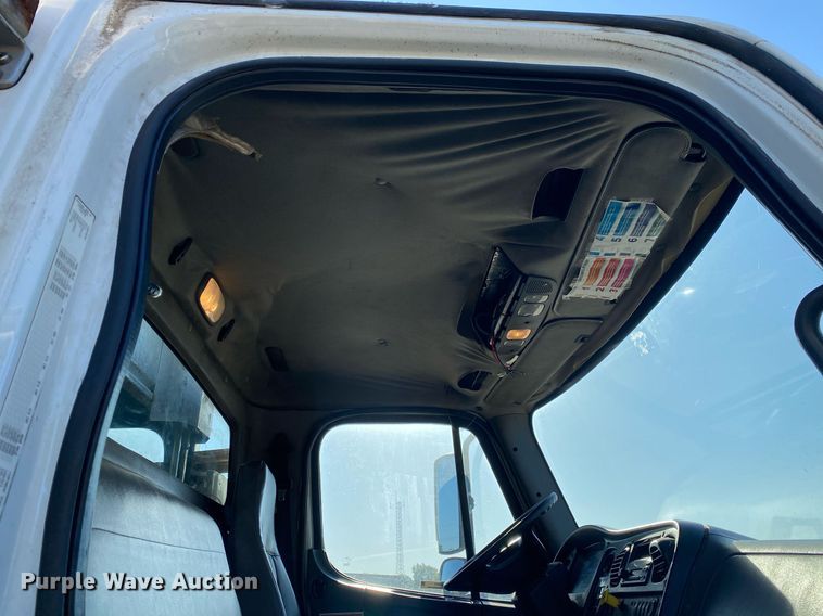 image for item LR9711 2011 Freightliner Business Class M2  refuse truck