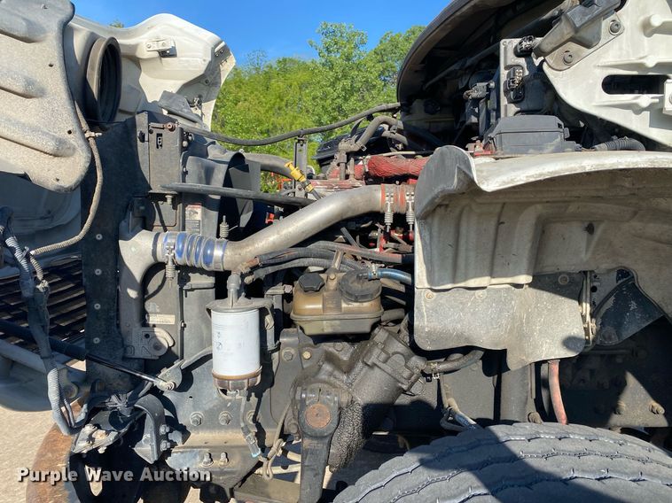 image for item LR9711 2011 Freightliner Business Class M2  refuse truck