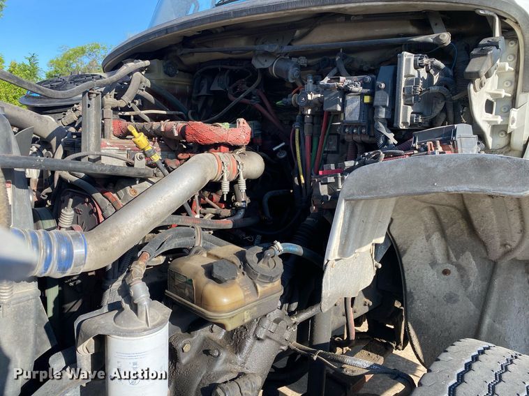 image for item LR9711 2011 Freightliner Business Class M2  refuse truck