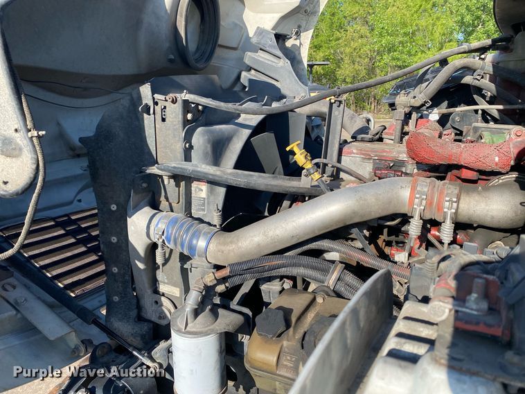 image for item LR9711 2011 Freightliner Business Class M2  refuse truck