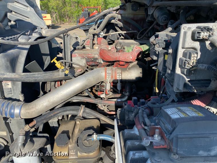 image for item LR9711 2011 Freightliner Business Class M2  refuse truck