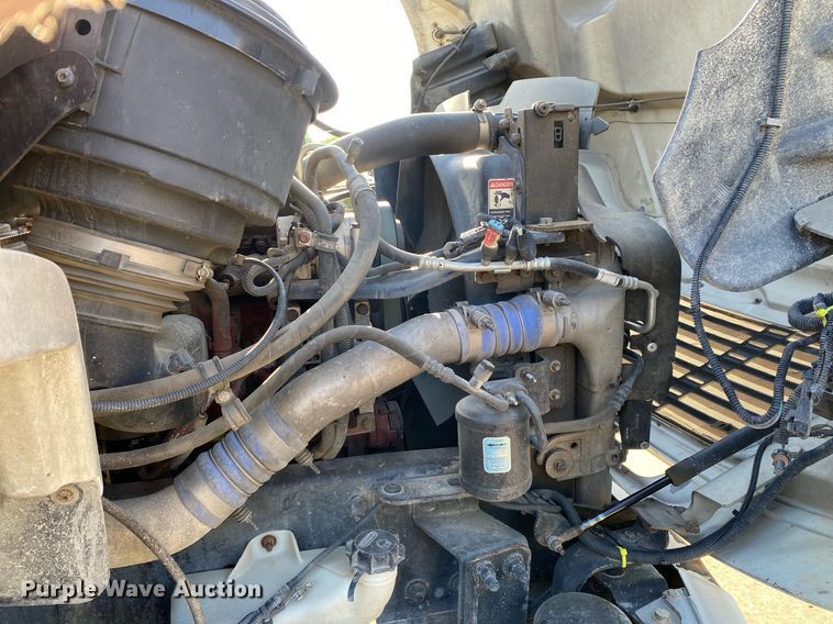 image for item LR9711 2011 Freightliner Business Class M2  refuse truck