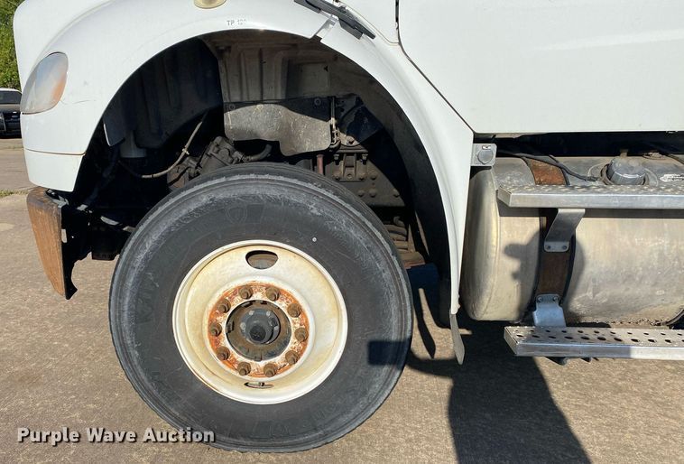 image for item LR9711 2011 Freightliner Business Class M2  refuse truck