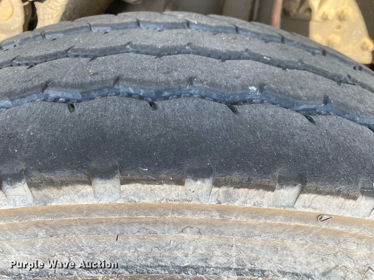 image for item LR9711 2011 Freightliner Business Class M2  refuse truck