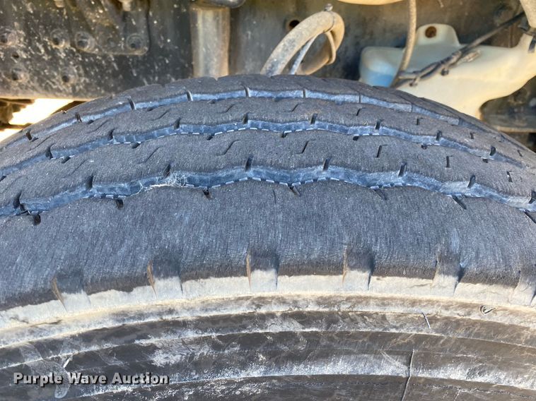 image for item LR9711 2011 Freightliner Business Class M2  refuse truck