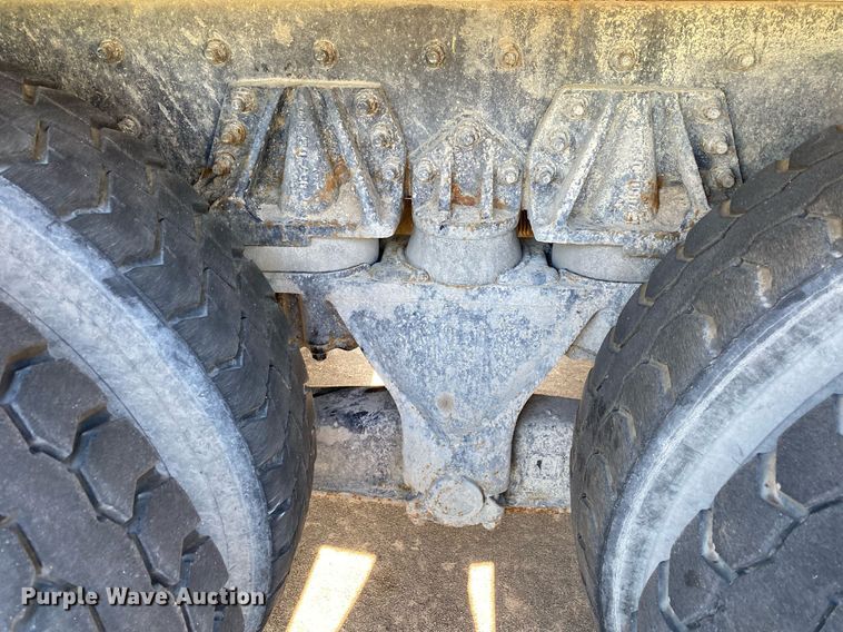 image for item LR9711 2011 Freightliner Business Class M2  refuse truck