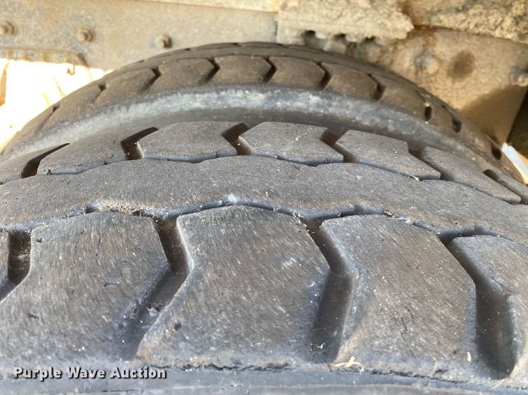 image for item LR9711 2011 Freightliner Business Class M2  refuse truck