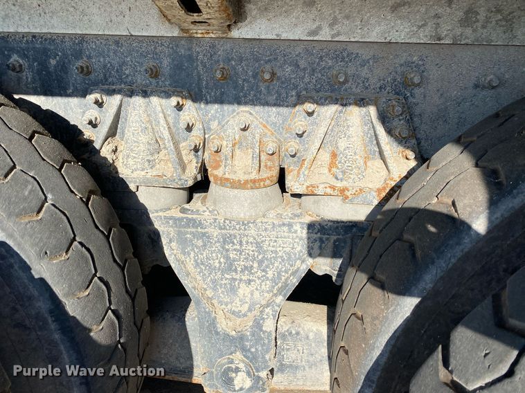 image for item LR9711 2011 Freightliner Business Class M2  refuse truck