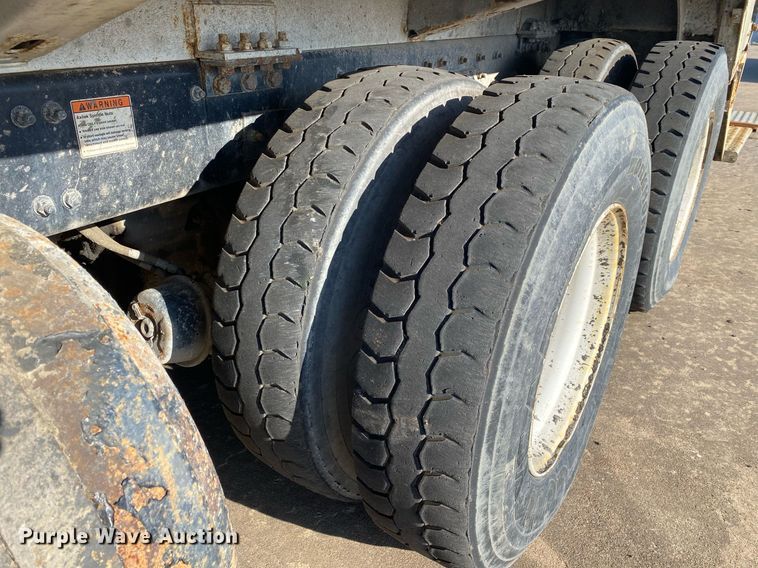 image for item LR9711 2011 Freightliner Business Class M2  refuse truck