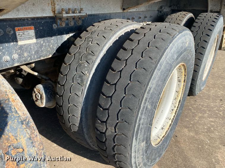 image for item LR9711 2011 Freightliner Business Class M2  refuse truck