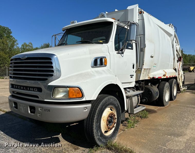 image for item LR9725 2007 Sterling L8500  refuse truck