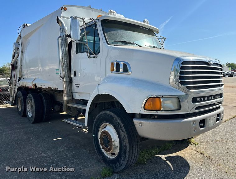 image for item LR9725 2007 Sterling L8500  refuse truck