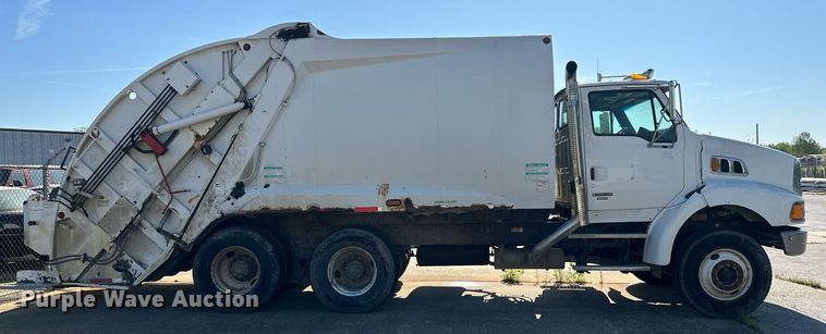 image for item LR9725 2007 Sterling L8500  refuse truck