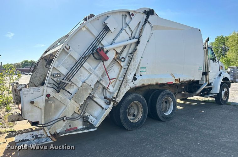 image for item LR9725 2007 Sterling L8500  refuse truck