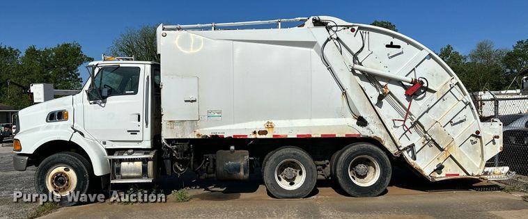 image for item LR9725 2007 Sterling L8500  refuse truck
