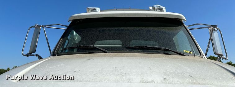 image for item LR9725 2007 Sterling L8500  refuse truck