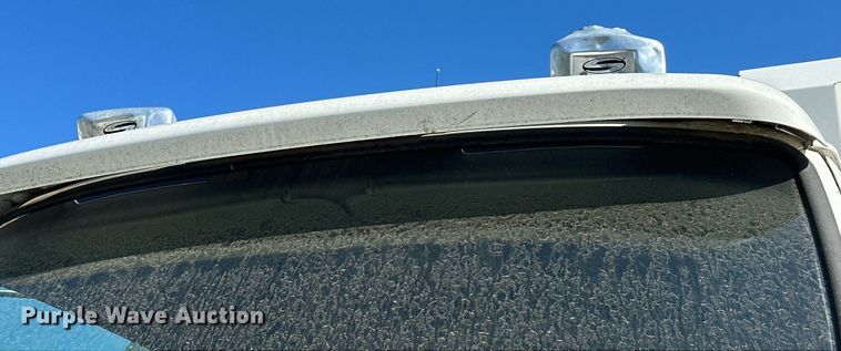 image for item LR9725 2007 Sterling L8500  refuse truck