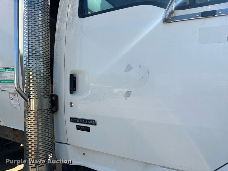 image for item LR9725 2007 Sterling L8500  refuse truck