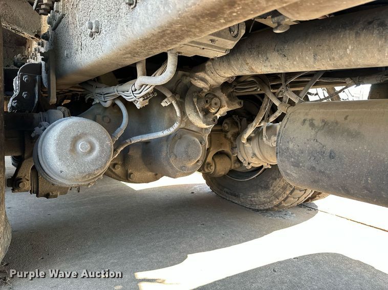 image for item LR9725 2007 Sterling L8500  refuse truck